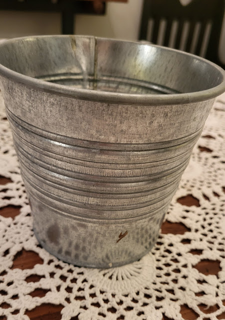 DIY Sled Winter Wonderland Tour. Share NOW. #blog tour, #eclecticredbarn, #Christmas, #decoratedtrays, #trays